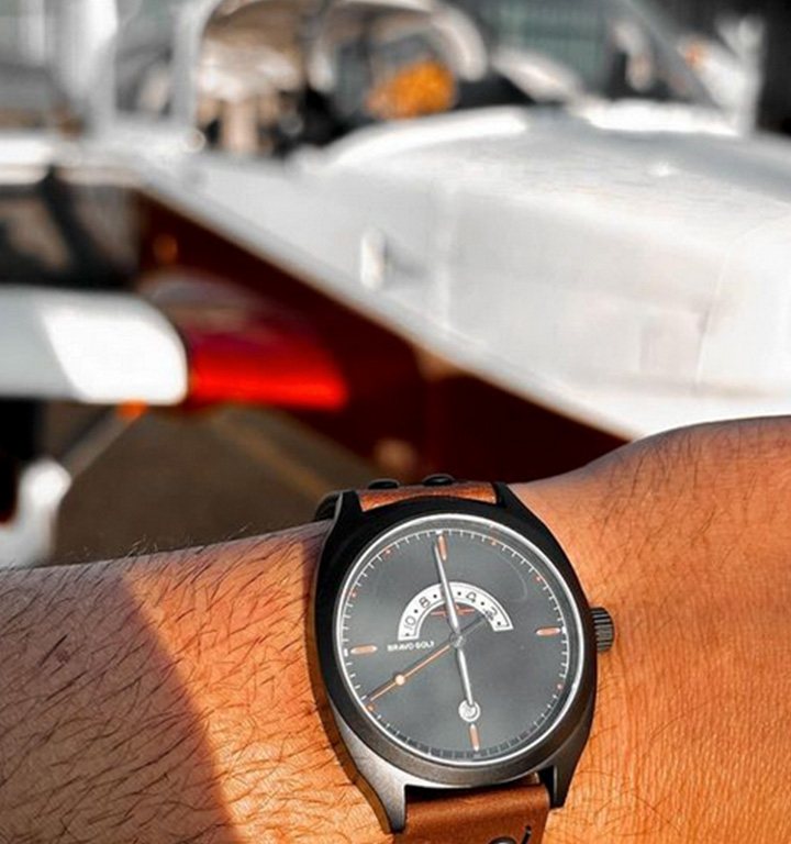 Bruno B.'s Discovery Classic 42 on the wrist on the ramp.